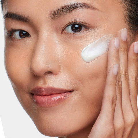 Solar Dew SPF 30 - молочна мінеральна сироватка для обличчя з SPF 30