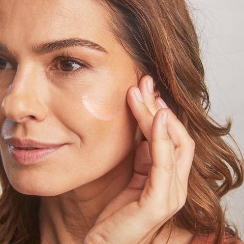 Total Protection NO-SHOW™ Mineral Sunscreen SPF 50 – minerálny ochranný fluid